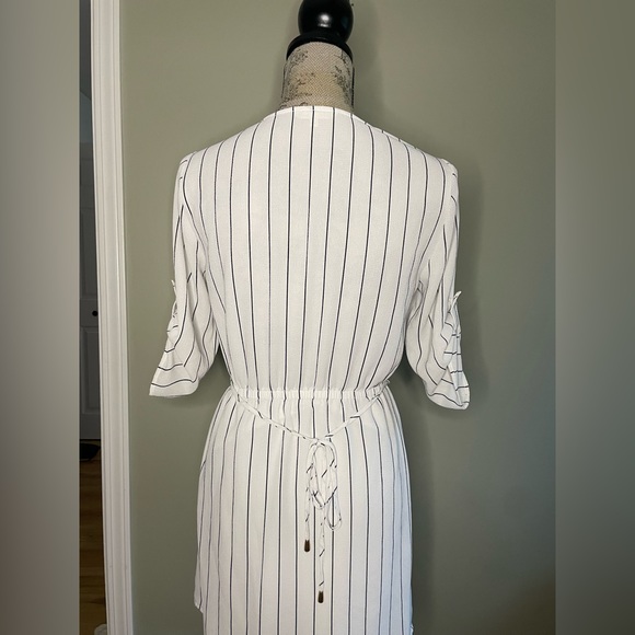 Ci Sono Off-White Striped Dress - Picture 2 of 3